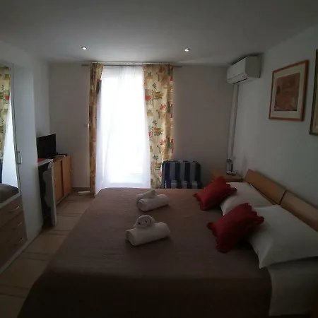 Guest house Riva Bol