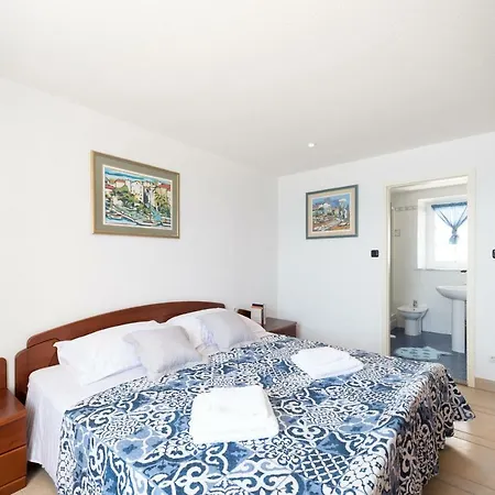 Riva בית הארחה